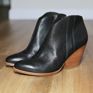EILEEN FISHER - Black Leather Ankle Boots Booties Wood Heels - Women's Size 6 🔥